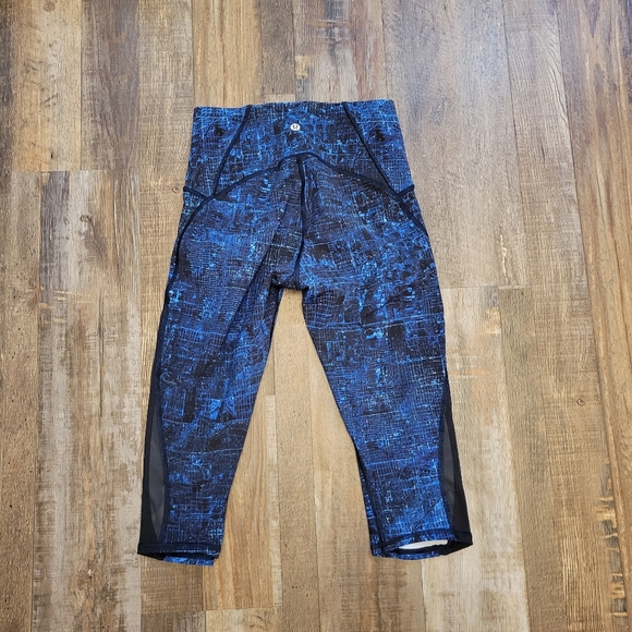 Lululemon Train Times Crop 17" City Lights Print - Picture 4 of 7